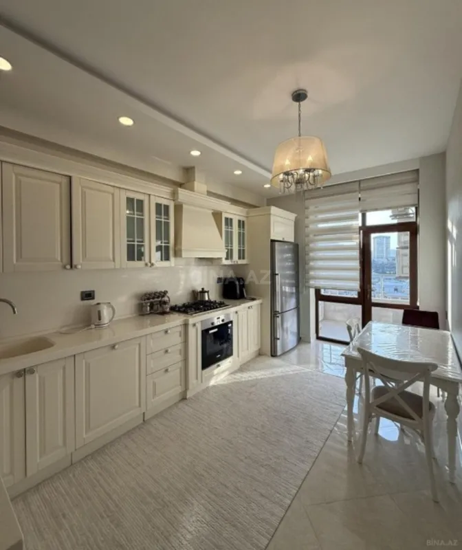 Satılır 3 otaqlı mənzil 143 m²