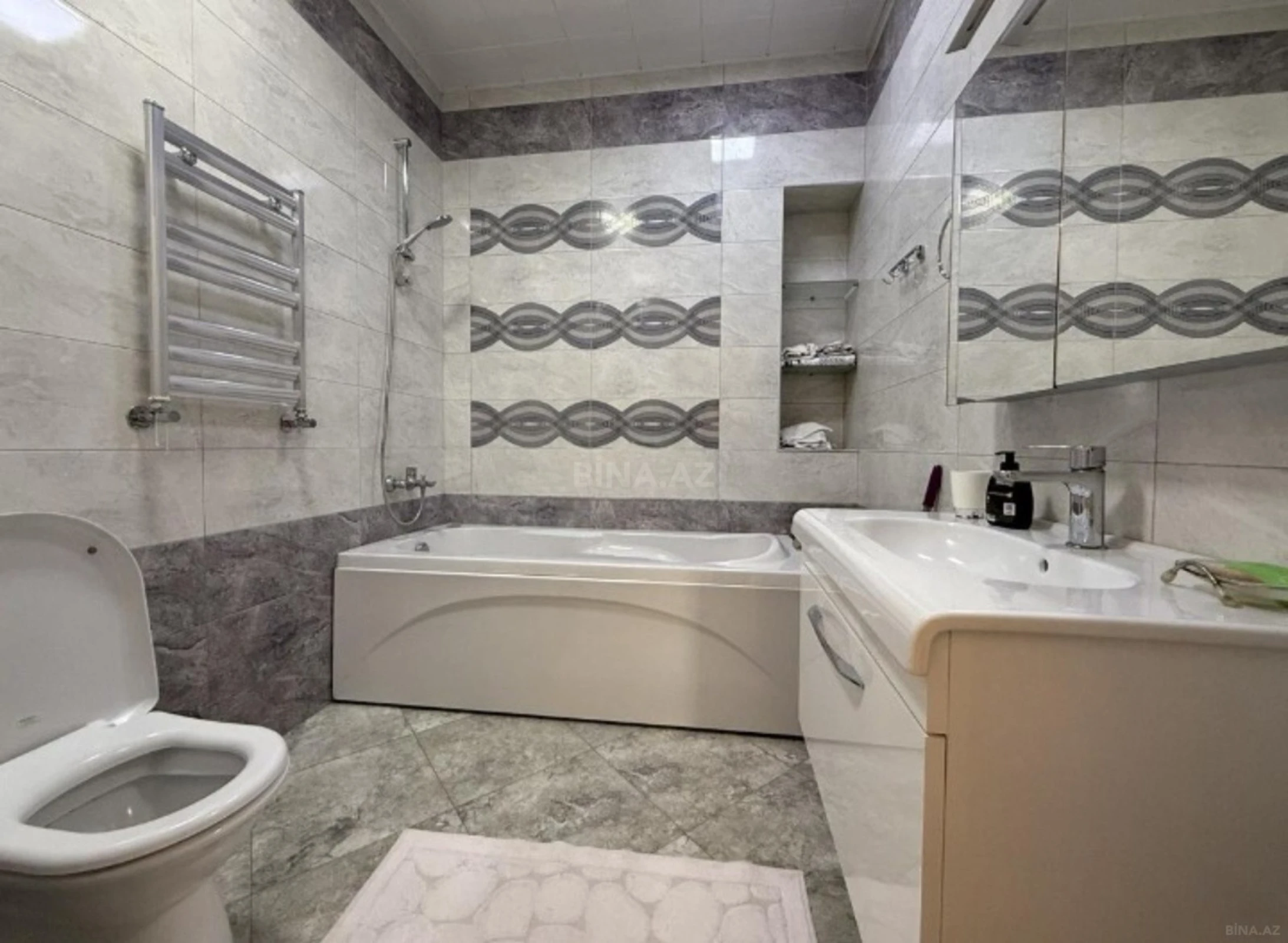 Satılır 3 otaqlı mənzil 143 m²