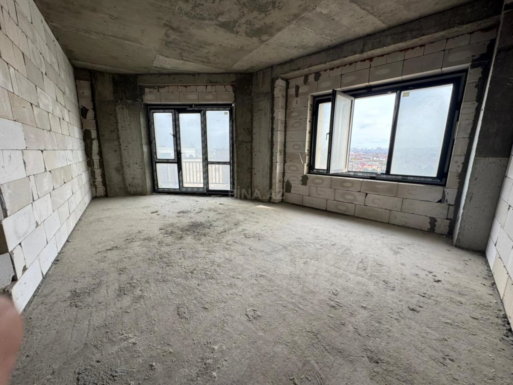 Satılır 2 otaqlı mənzil 98 m²