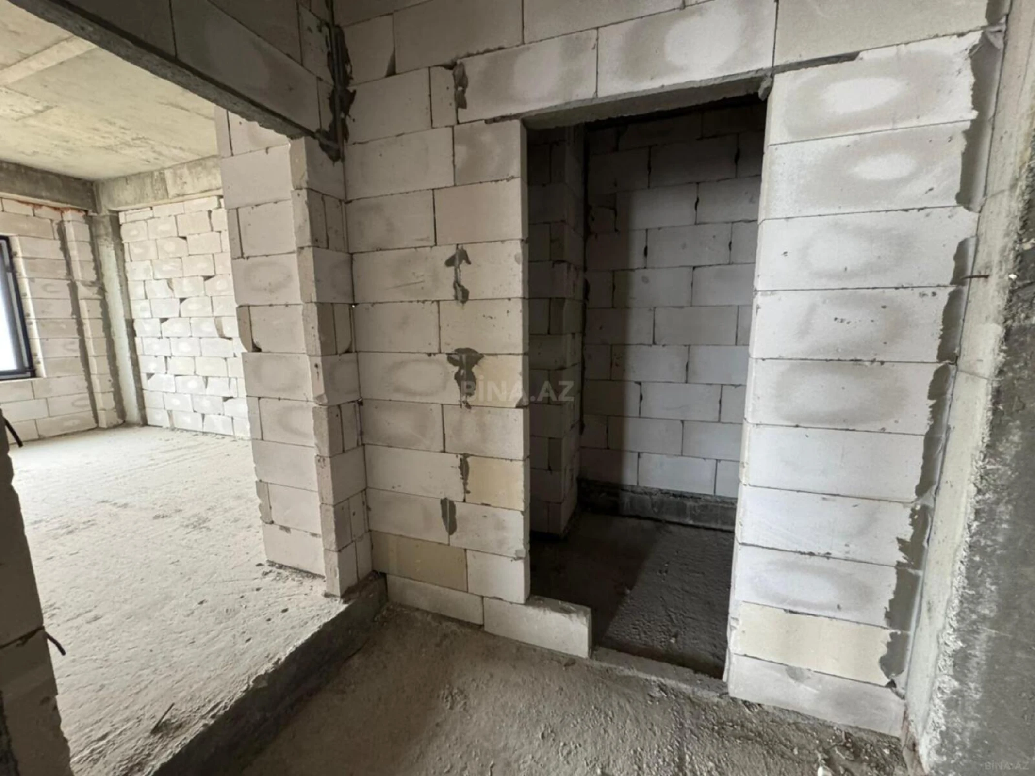 Satılır 2 otaqlı mənzil 98 m²