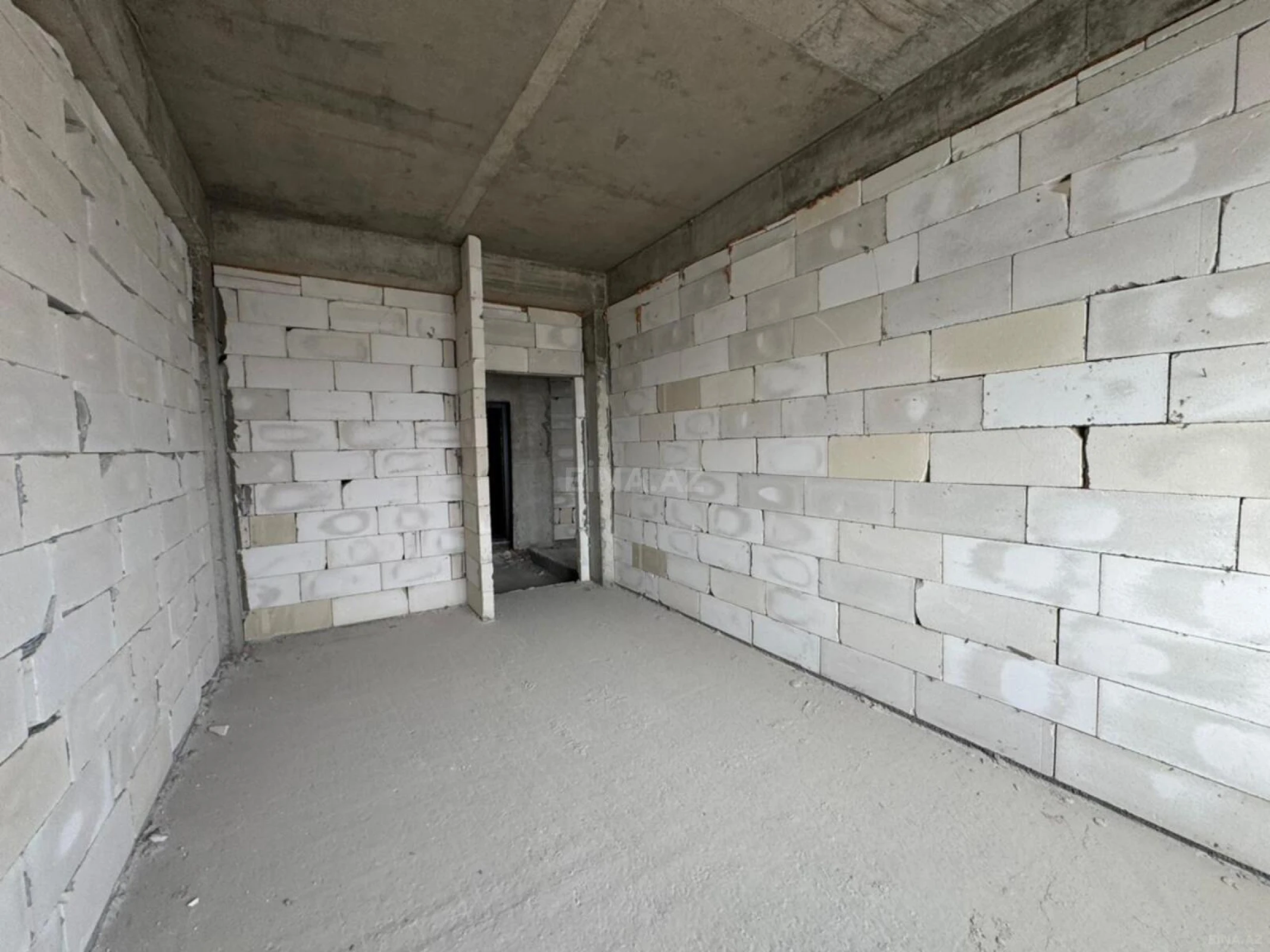 Satılır 2 otaqlı mənzil 98 m²