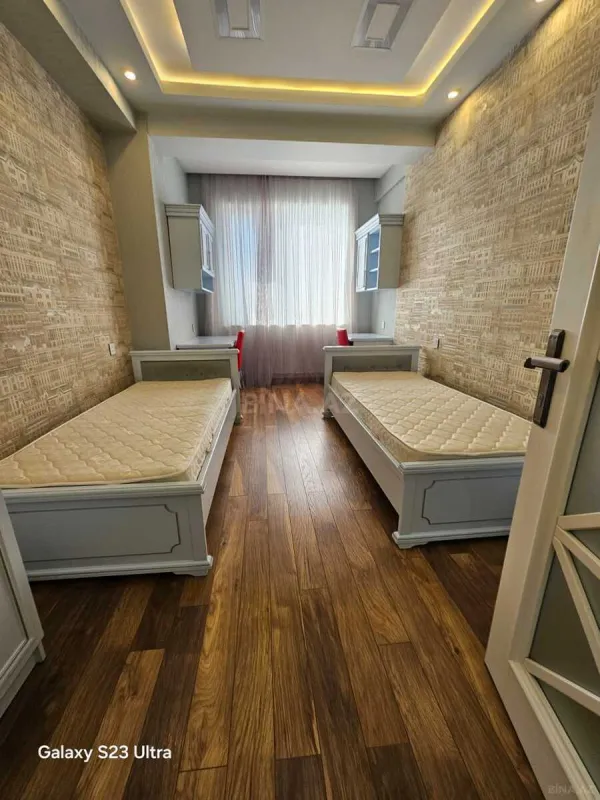 Satılır 3 otaqlı mənzil 140 m²