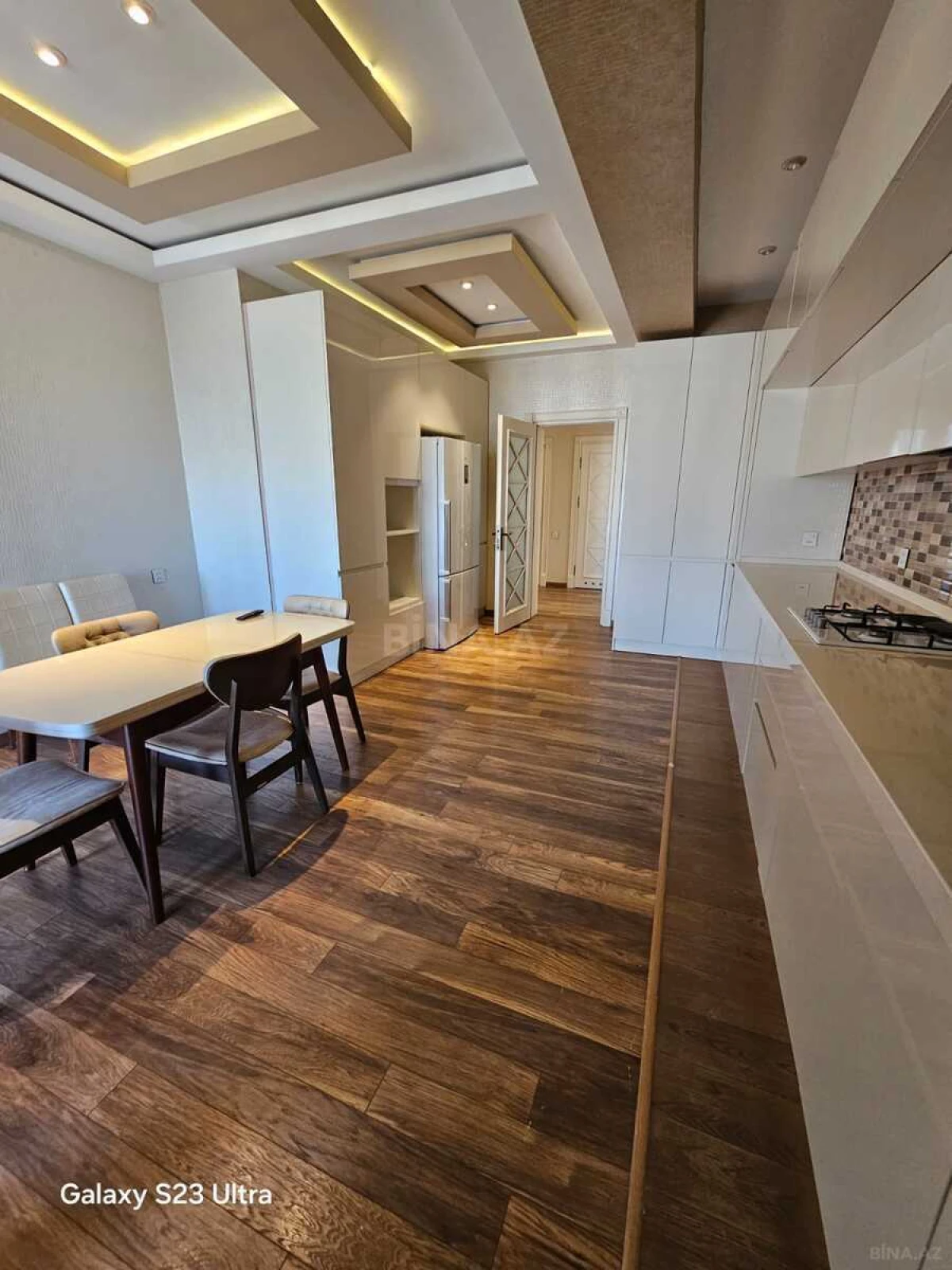 Satılır 3 otaqlı mənzil 140 m²