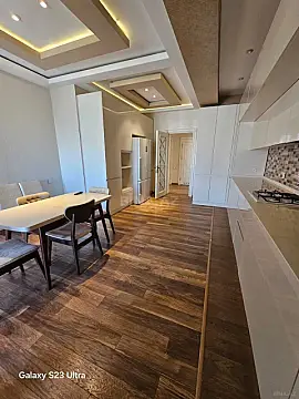 Satılır 3 otaqlı mənzil 140 m²