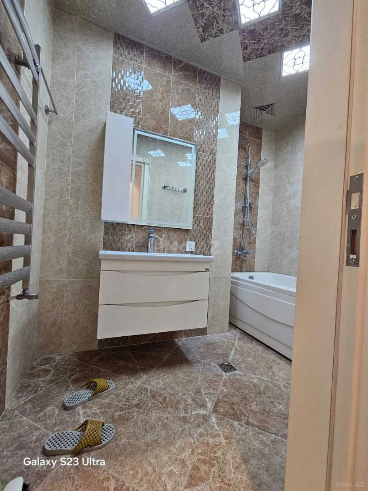Satılır 3 otaqlı mənzil 140 m²