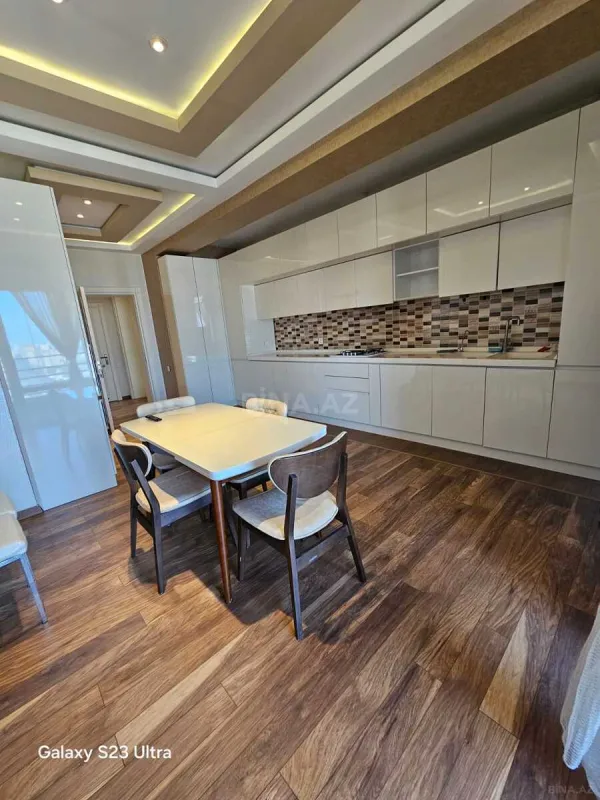 Satılır 3 otaqlı mənzil 140 m²