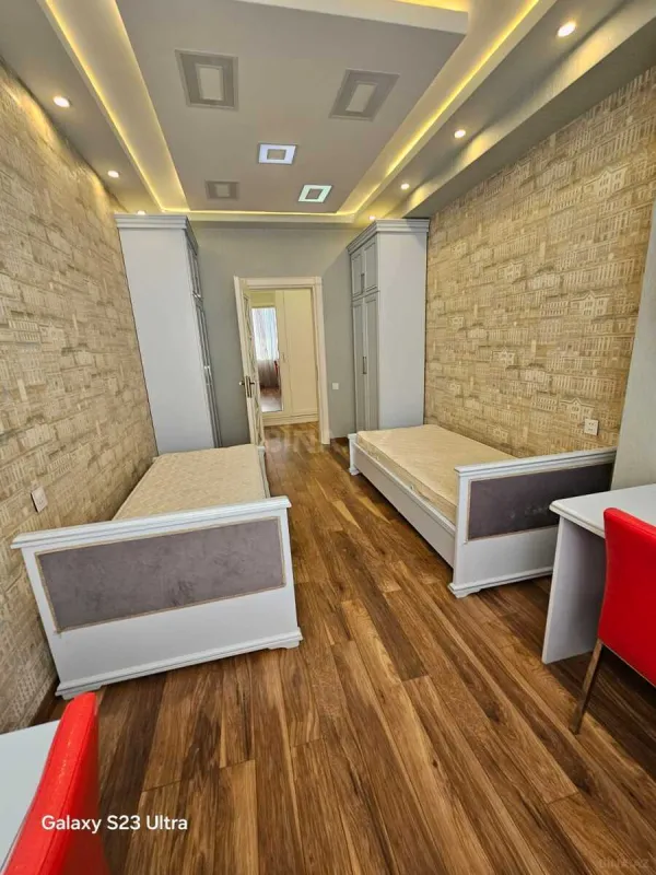 Satılır 3 otaqlı mənzil 140 m²
