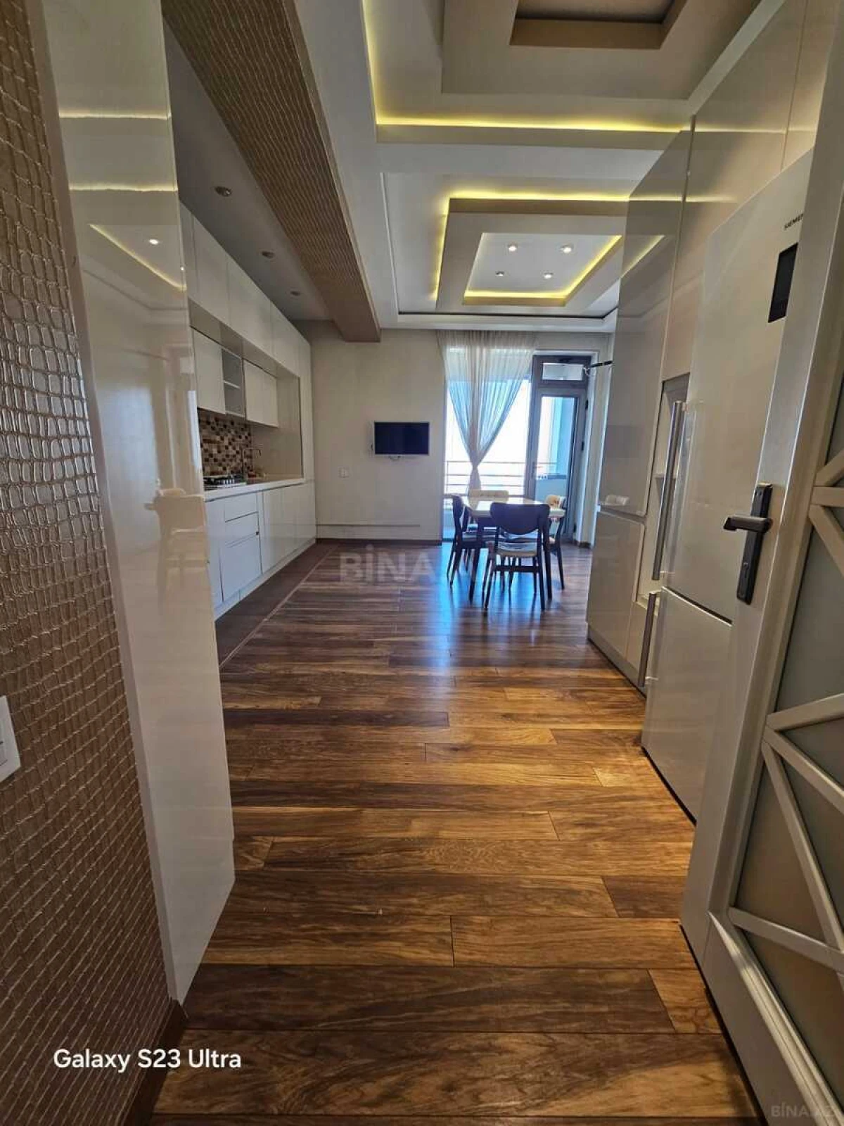 Satılır 3 otaqlı mənzil 140 m²