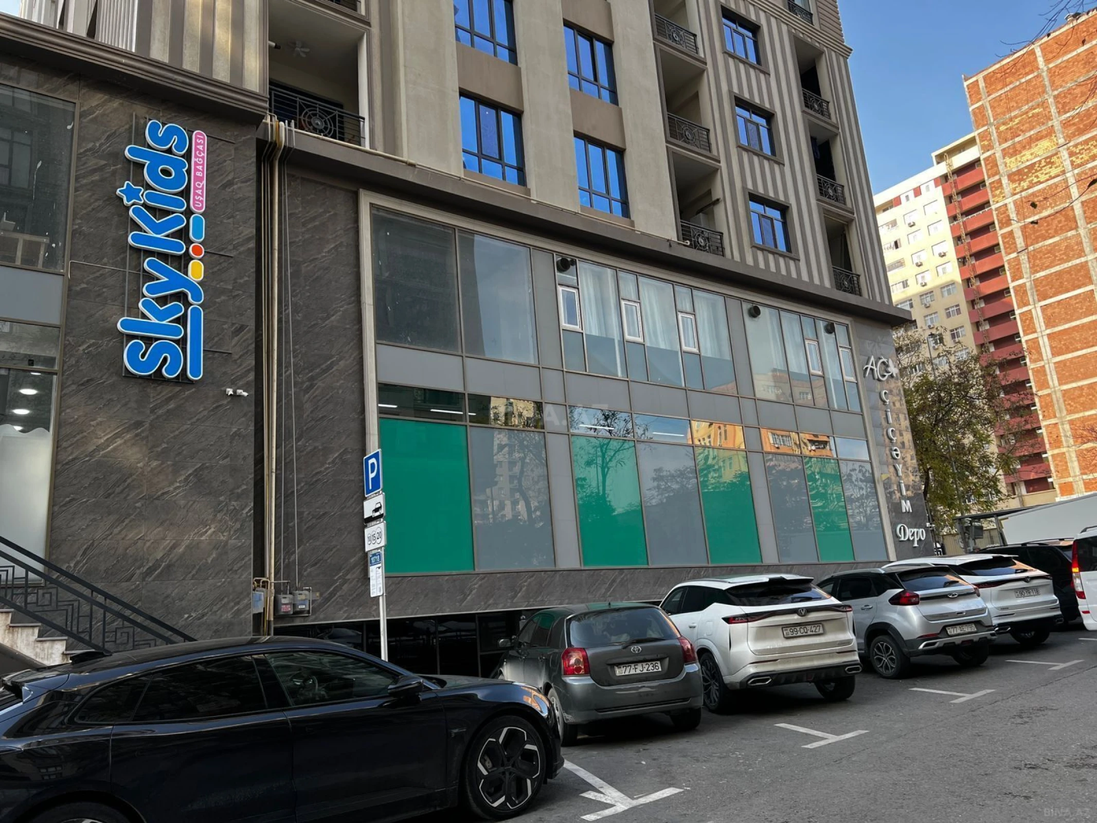 Satılır 5 otaqlı mənzil 235 m²