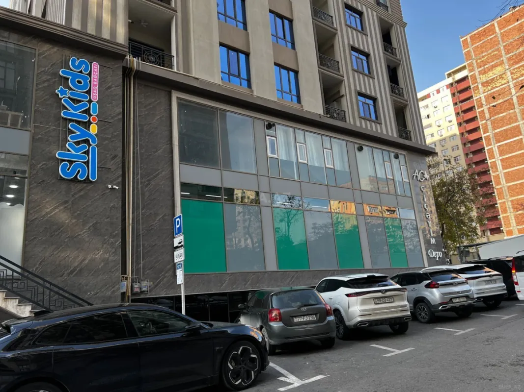 Satılır 5 otaqlı mənzil 235 m²