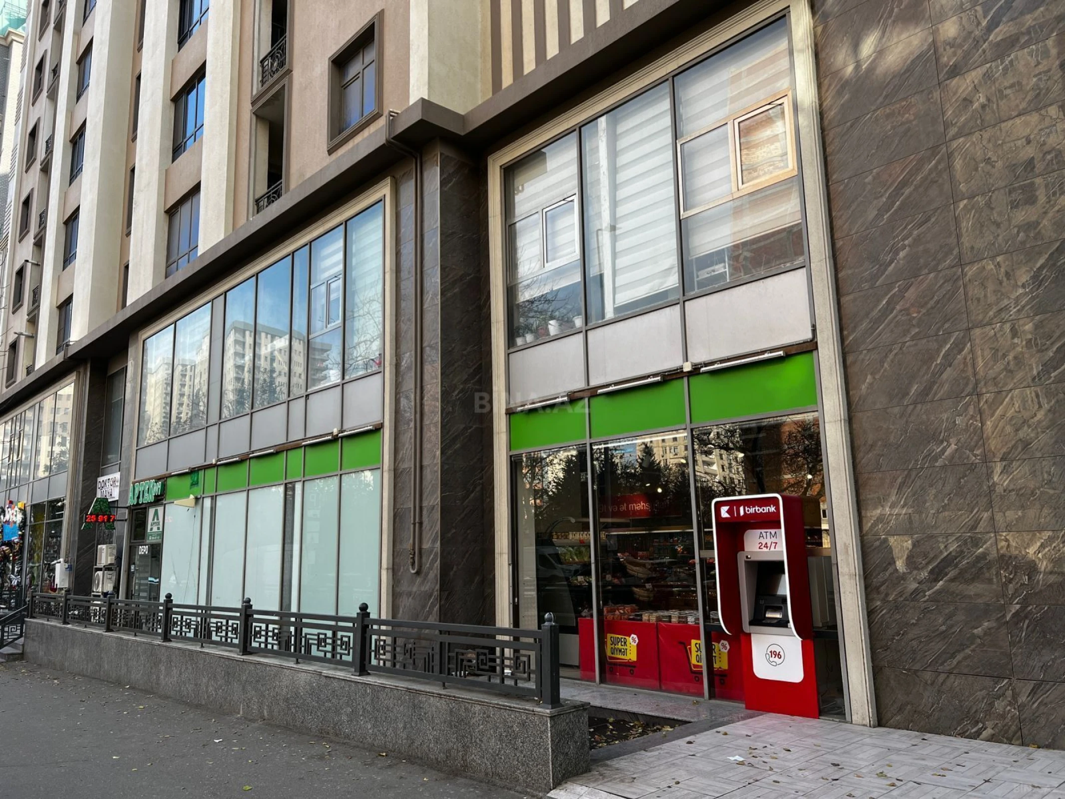 Satılır 5 otaqlı mənzil 235 m²