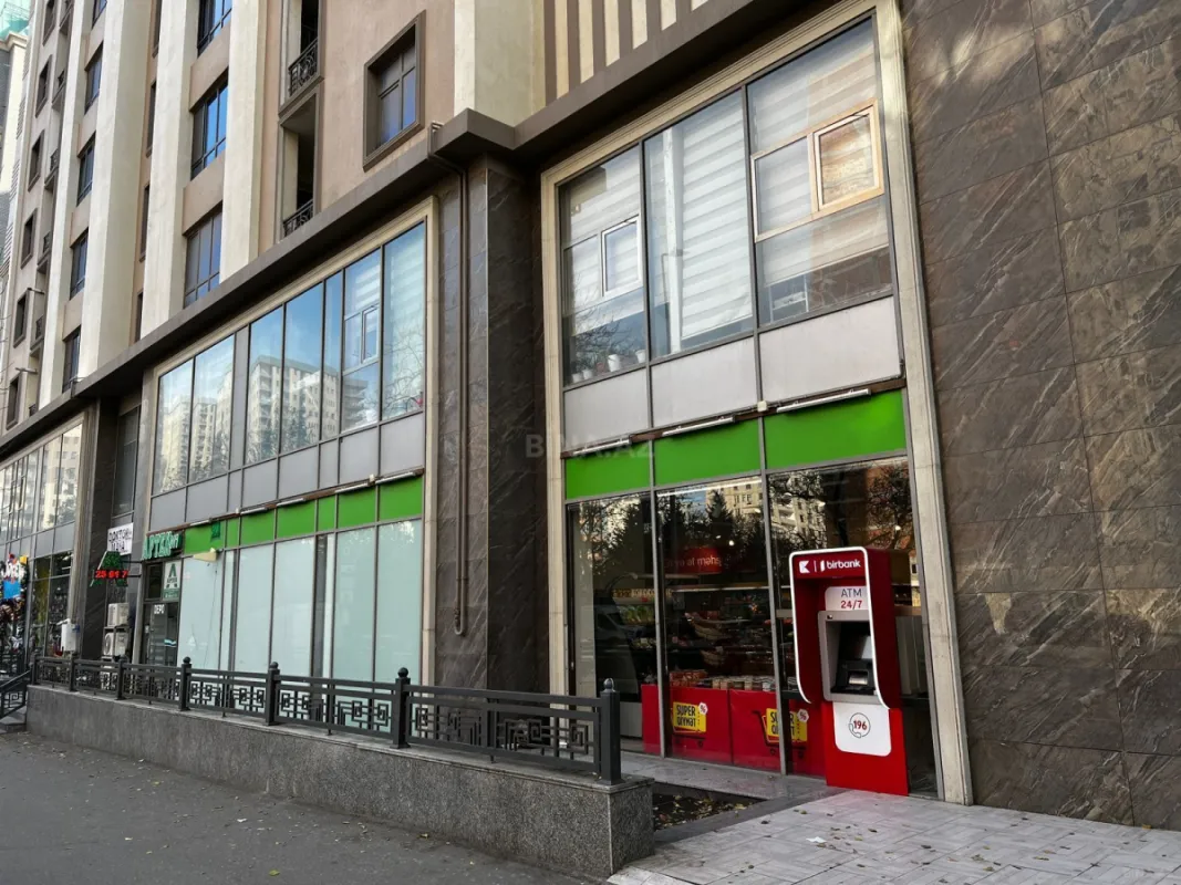 Satılır 5 otaqlı mənzil 235 m²