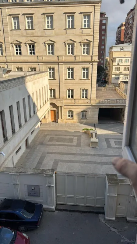 Kirayə verilir 2 otaqlı mənzil 72 m²