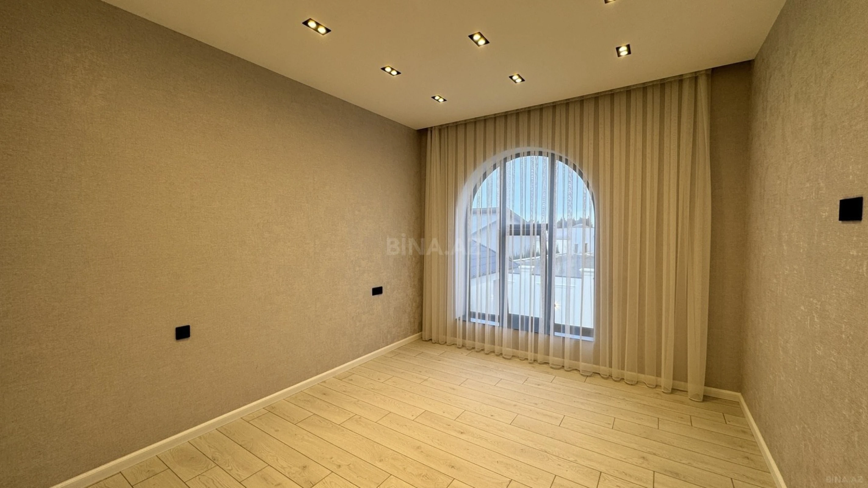 Satılır 4 otaqlı həyət evi 210 m²