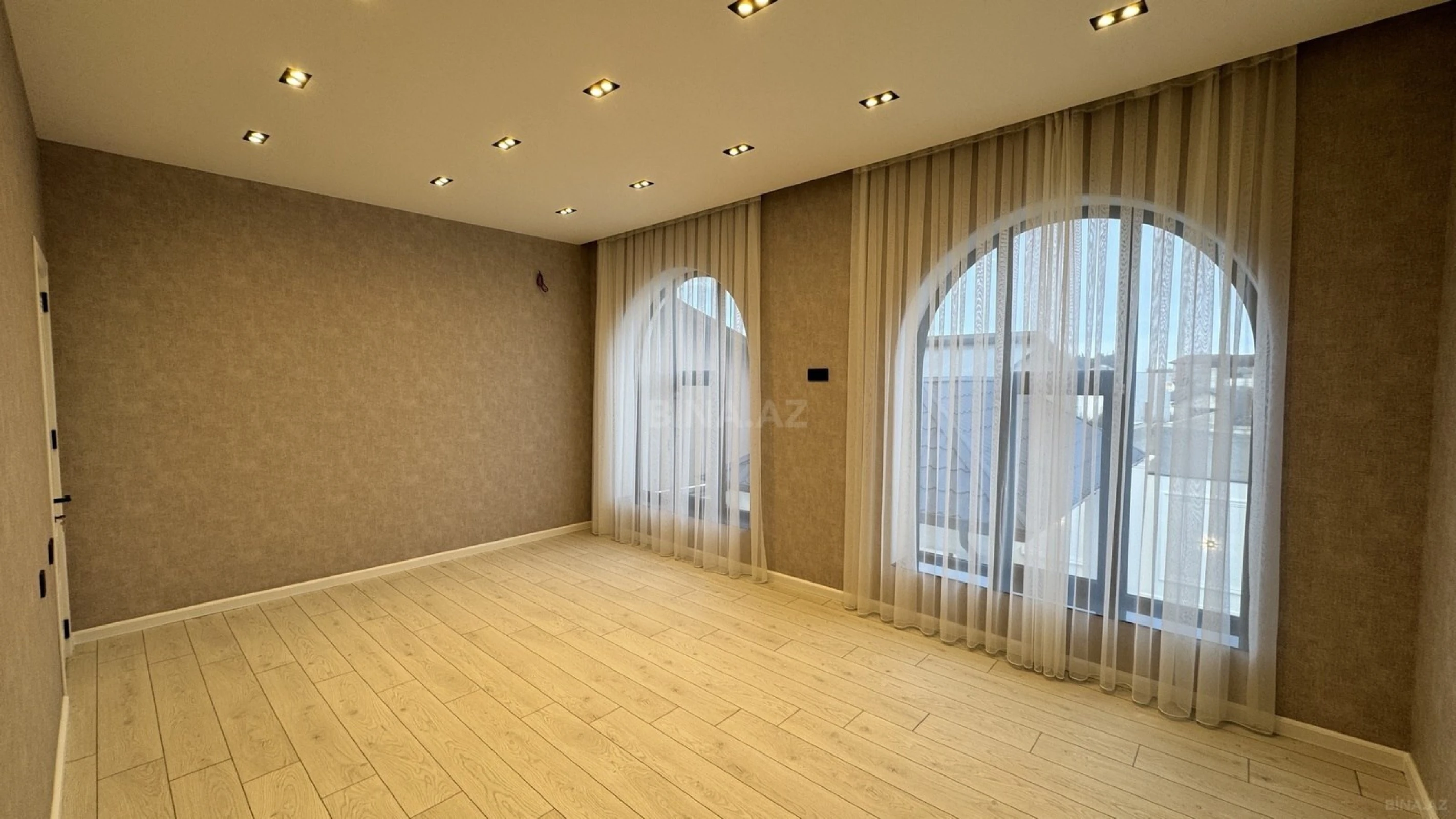 Satılır 4 otaqlı həyət evi 210 m²