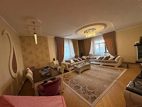 Satılır 4 otaqlı mənzil 170 m²