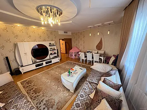Satılır 4 otaqlı mənzil 170 m²