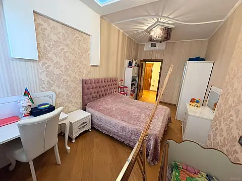 Satılır 4 otaqlı mənzil 170 m²