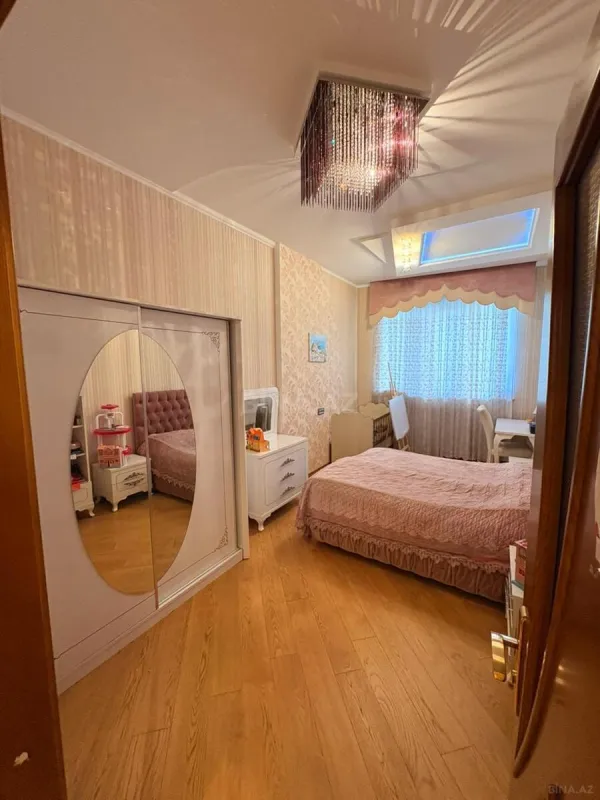 Satılır 4 otaqlı mənzil 170 m²