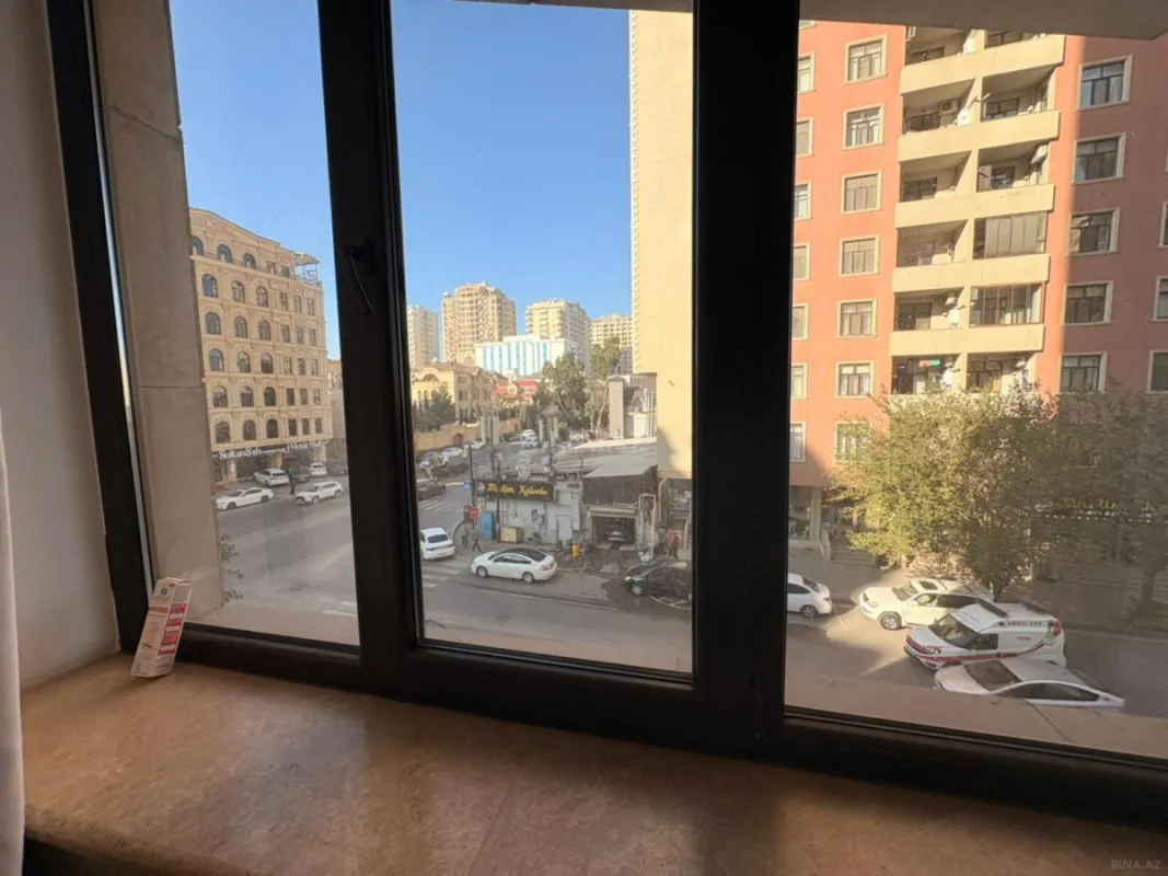 Satılır 4 otaqlı mənzil 170 m²