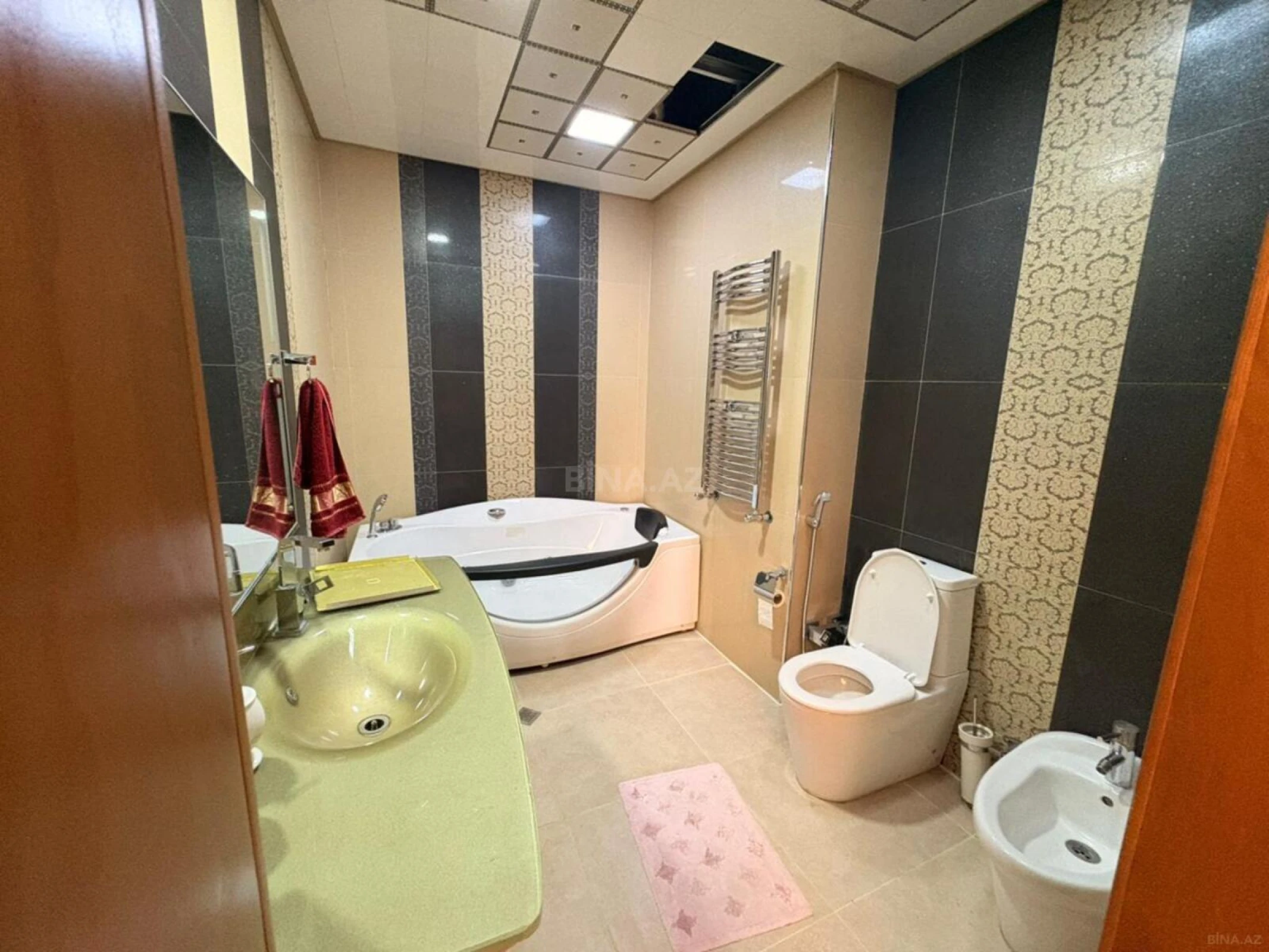 Satılır 4 otaqlı mənzil 170 m²