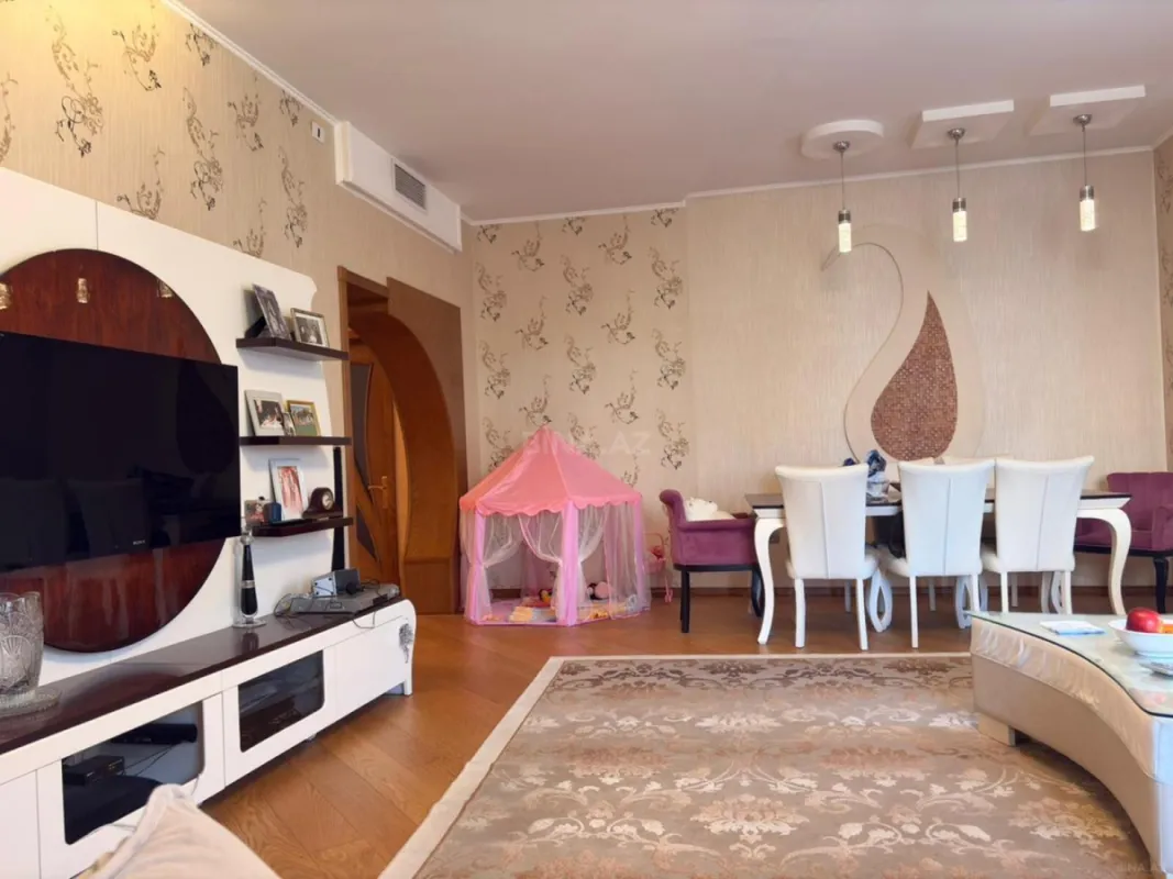 Satılır 4 otaqlı mənzil 170 m²