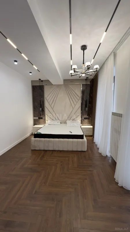 Satılır 4 otaqlı mənzil 230 m²