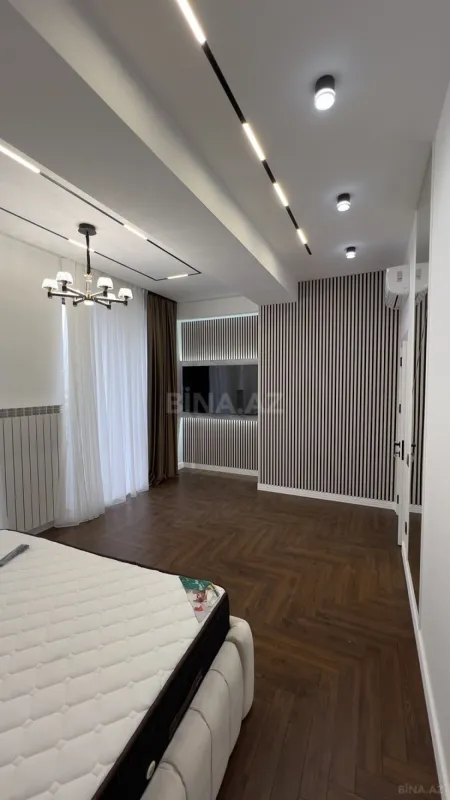 Satılır 4 otaqlı mənzil 230 m²