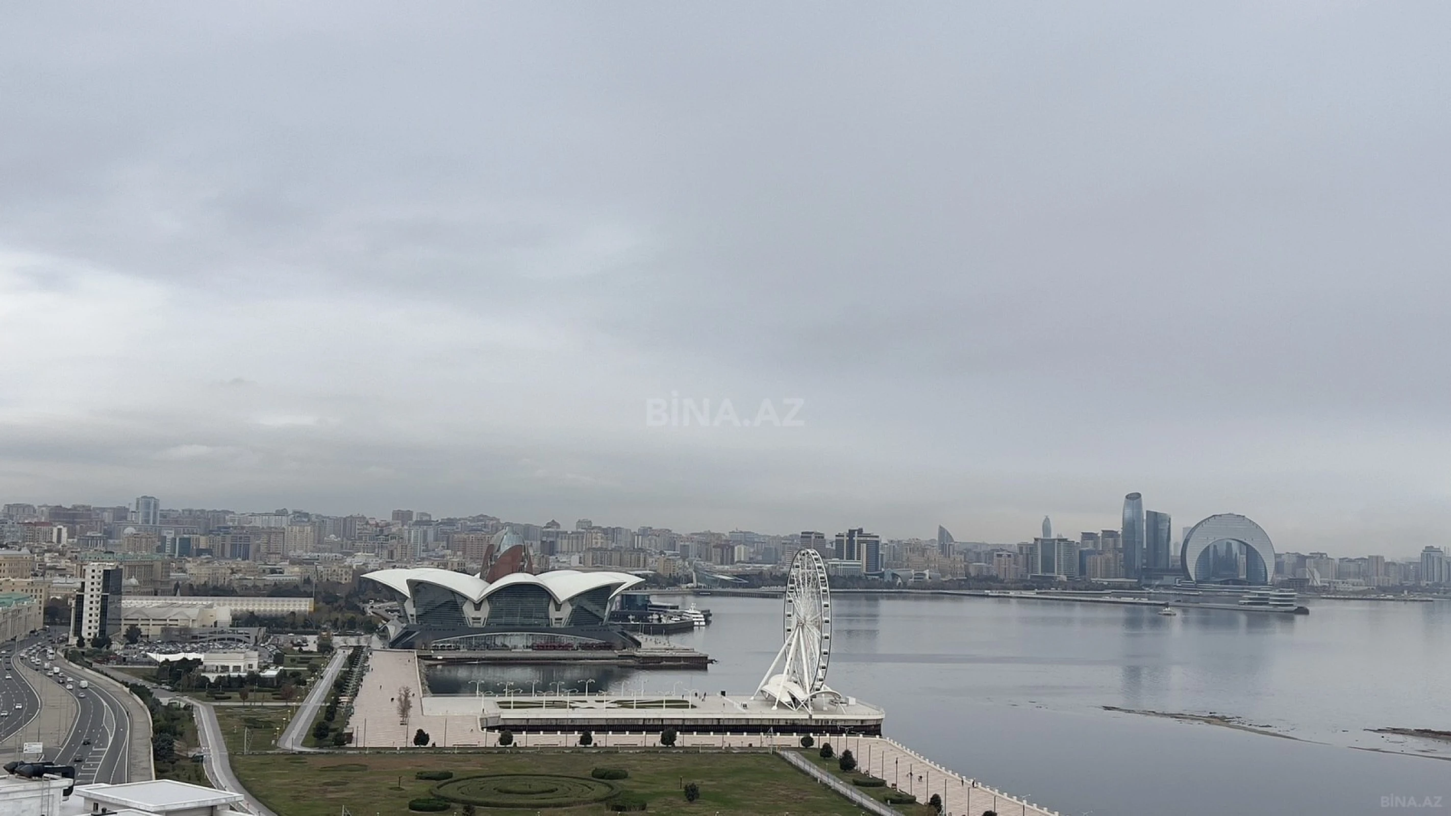Satılır 4 otaqlı mənzil 230 m²