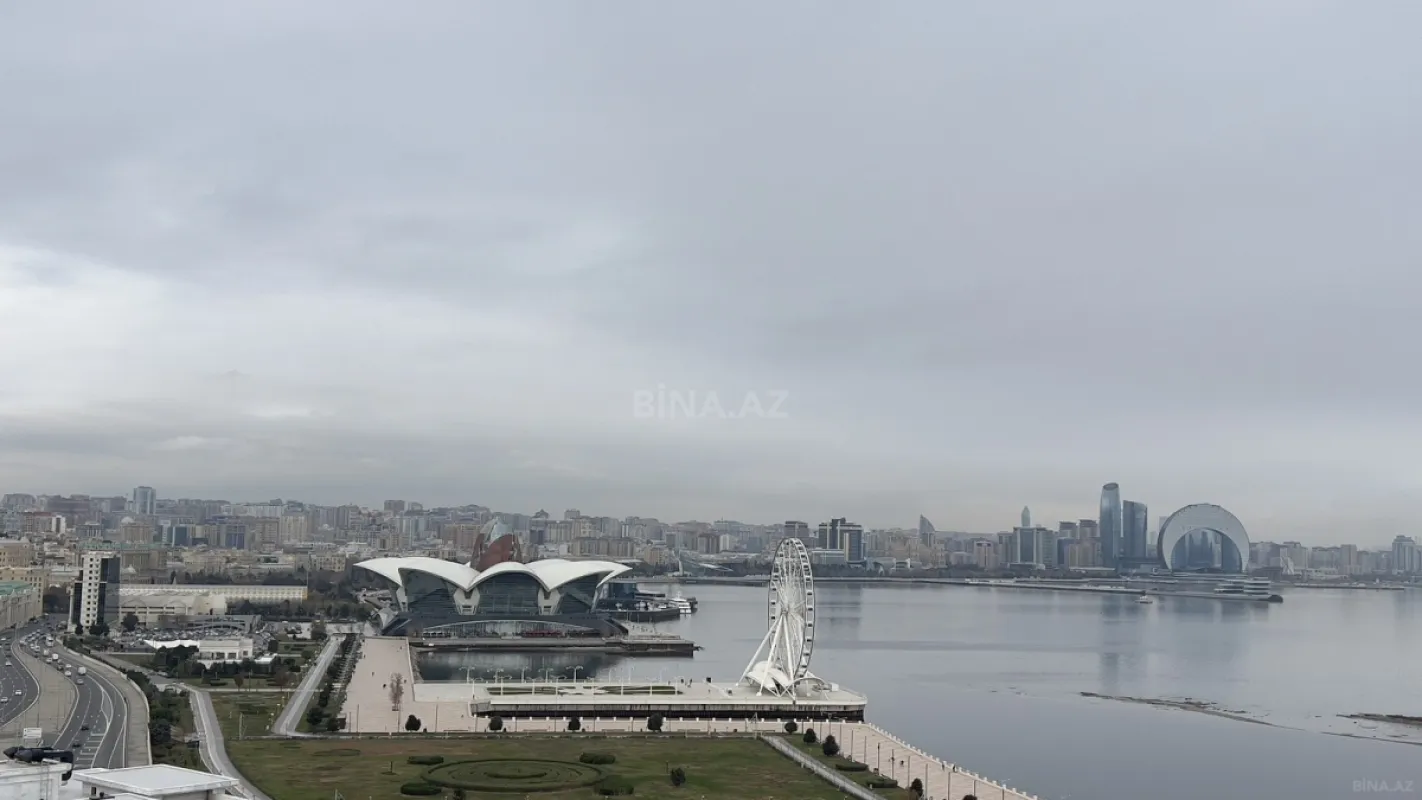 Satılır 4 otaqlı mənzil 230 m²