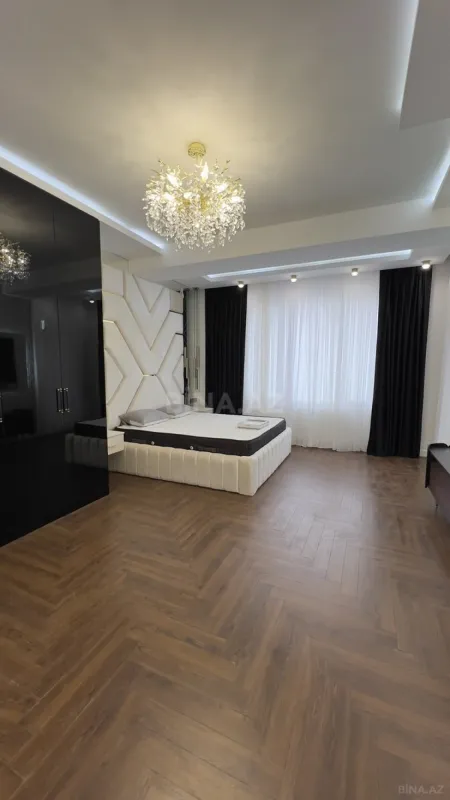 Satılır 4 otaqlı mənzil 230 m²