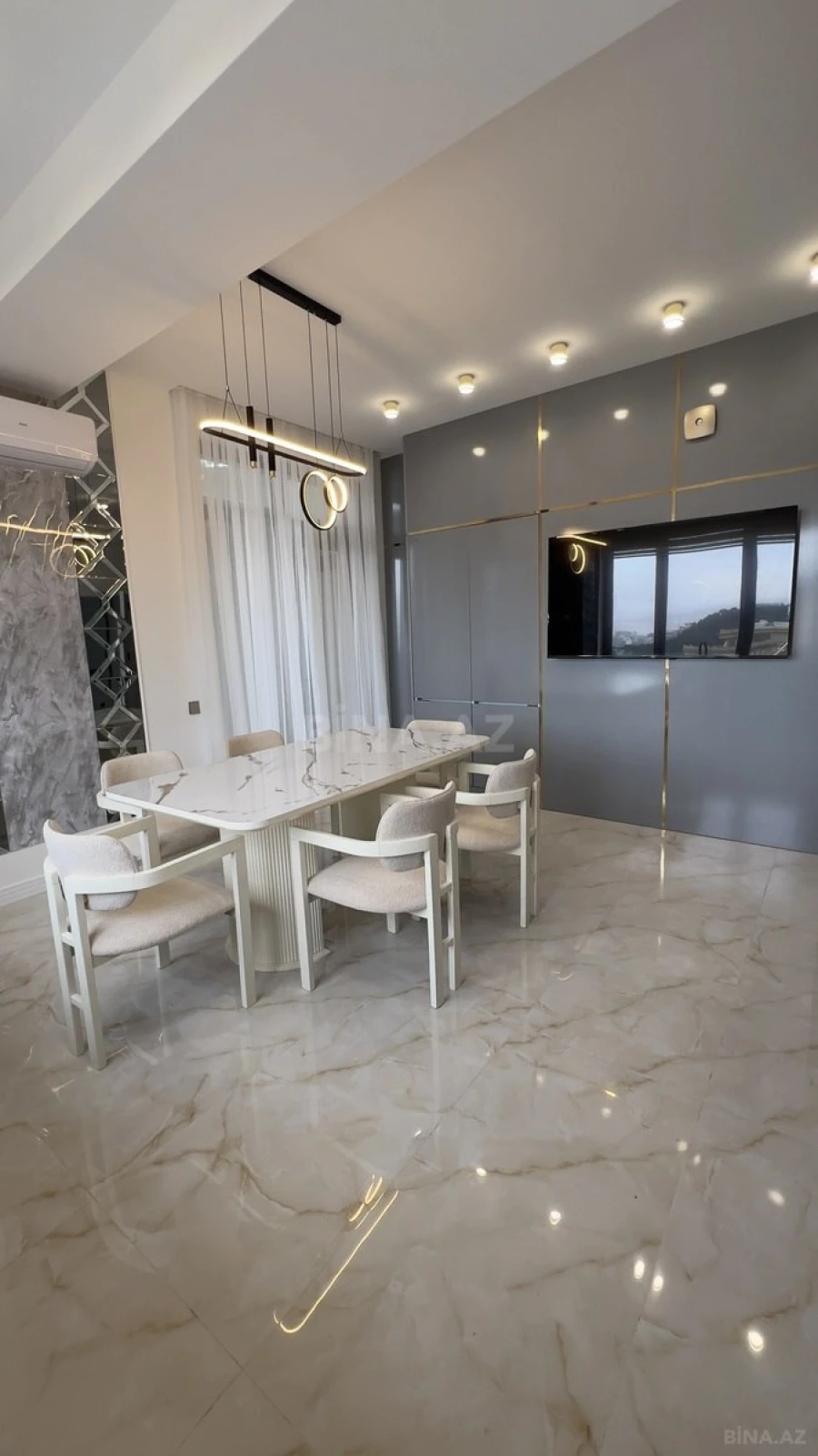 Satılır 4 otaqlı mənzil 230 m²