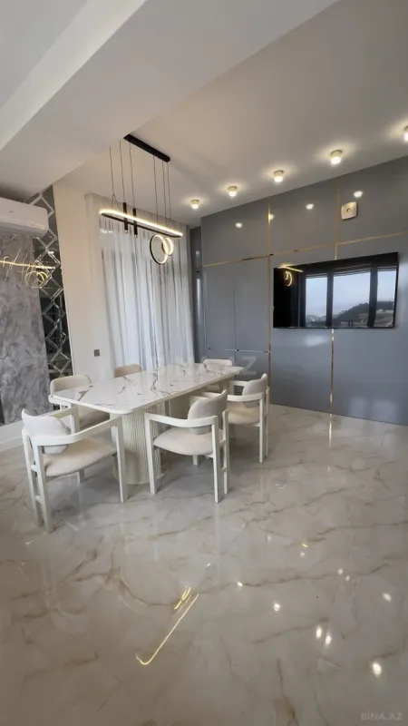 Satılır 4 otaqlı mənzil 230 m²