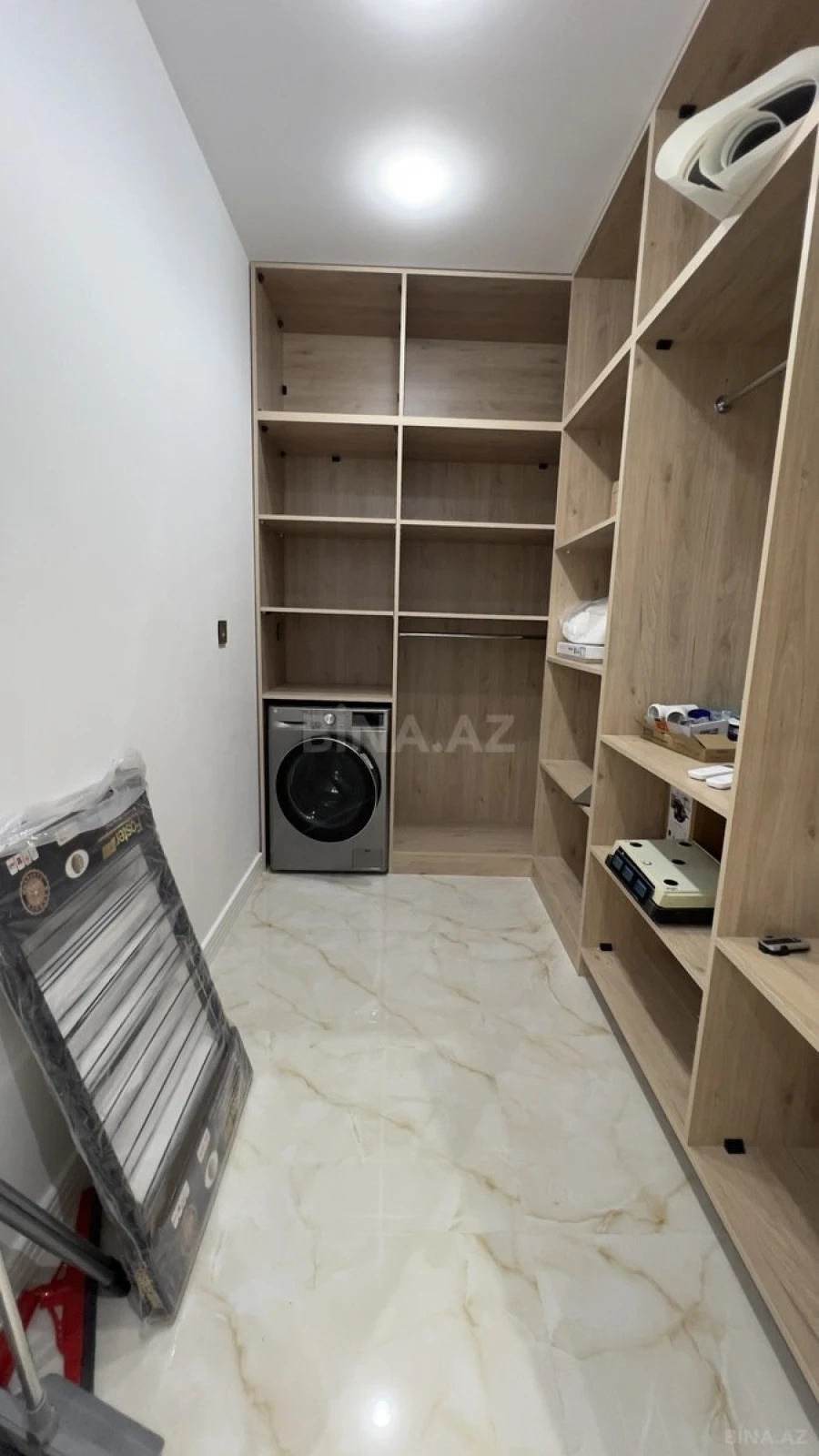 Satılır 4 otaqlı mənzil 230 m²