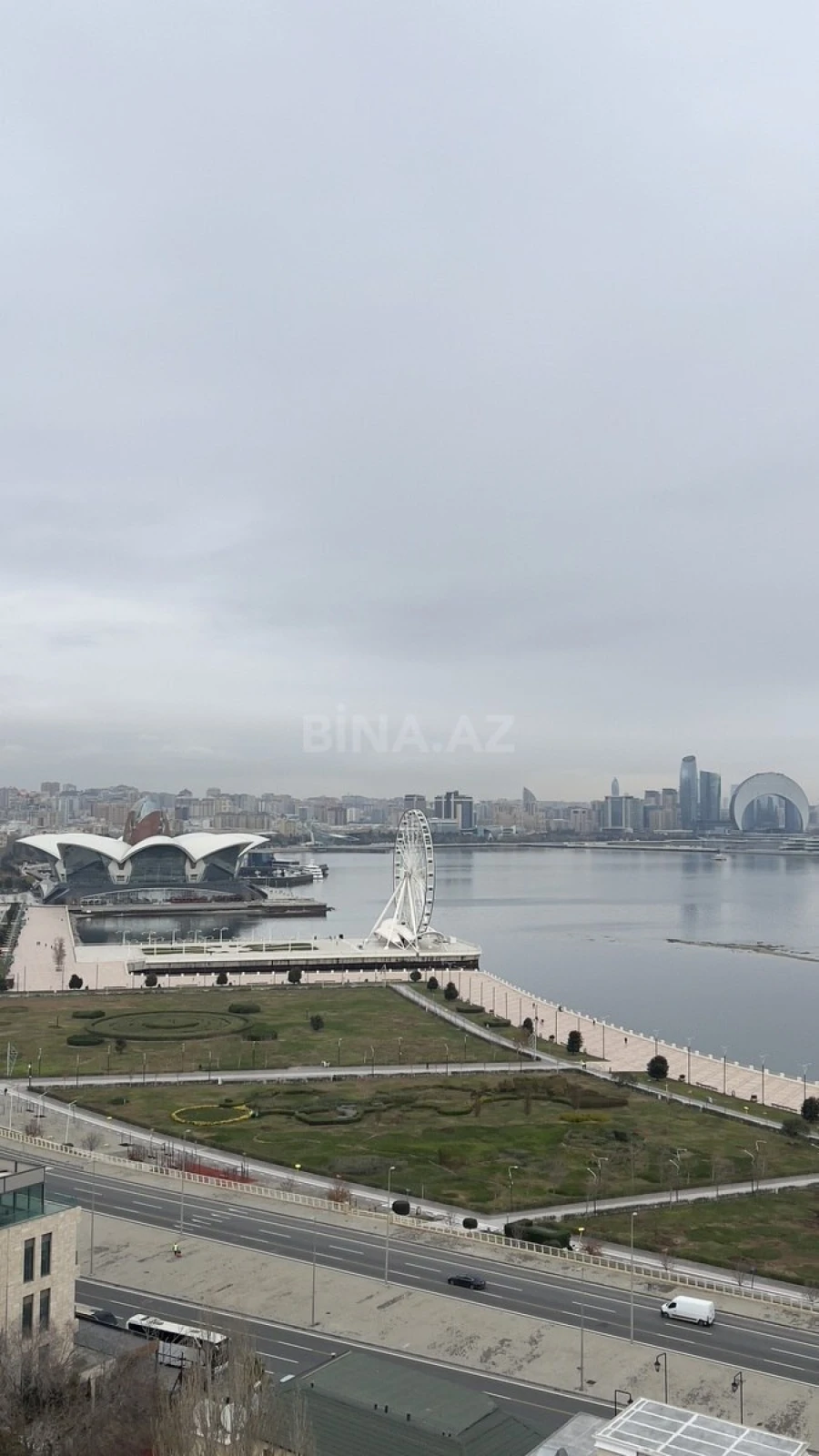 Satılır 4 otaqlı mənzil 230 m²