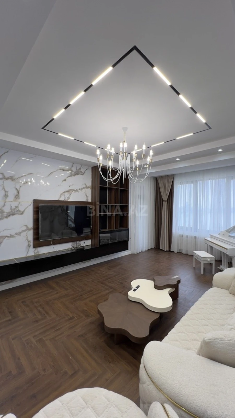 Satılır 4 otaqlı mənzil 230 m²