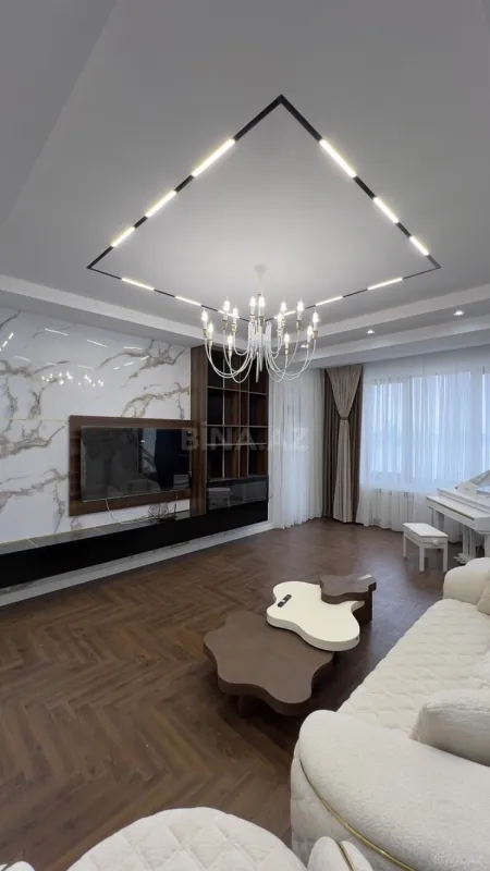 Satılır 4 otaqlı mənzil 230 m²