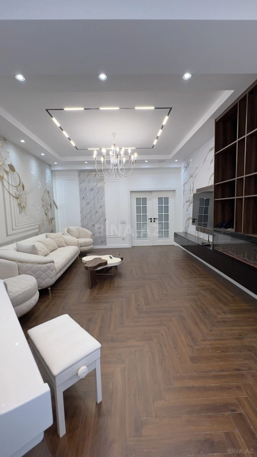 Satılır 4 otaqlı mənzil 230 m²