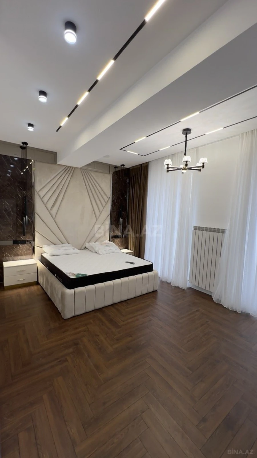 Satılır 4 otaqlı mənzil 230 m²