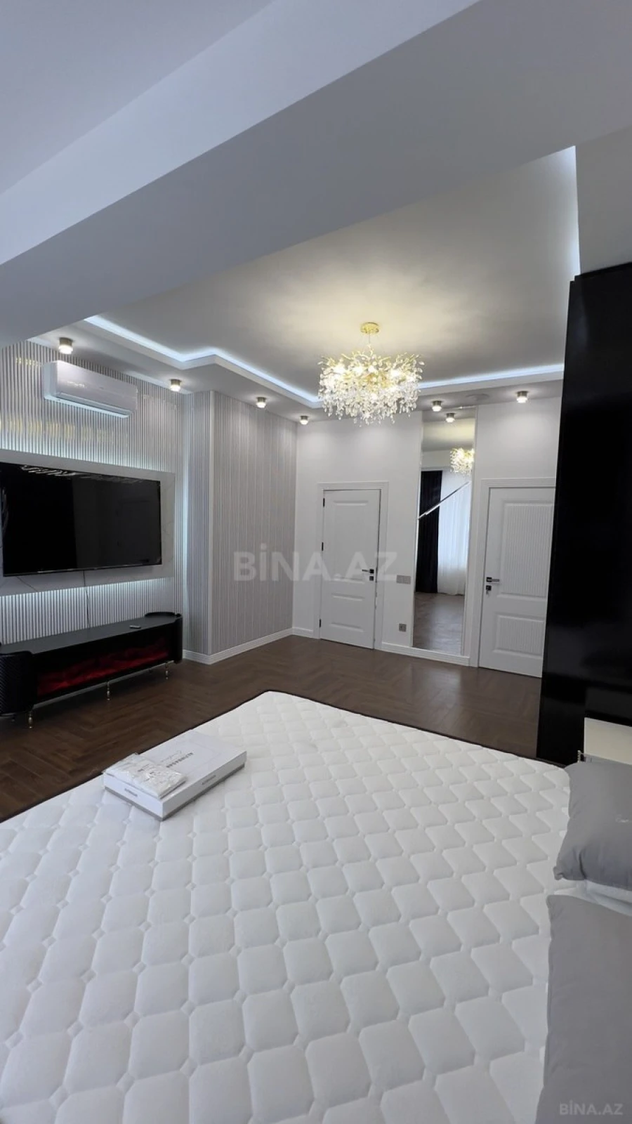 Satılır 4 otaqlı mənzil 230 m²
