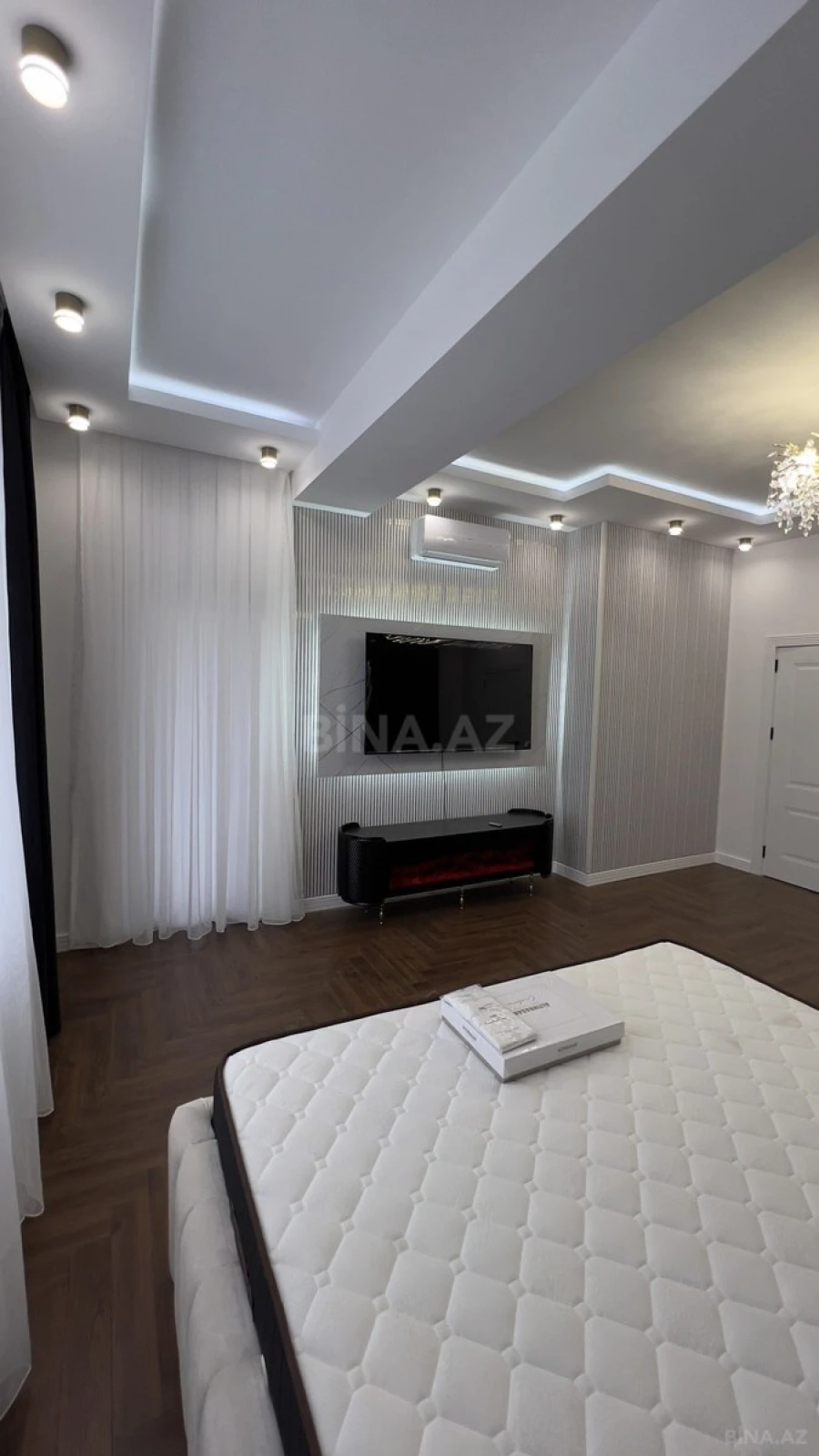 Satılır 4 otaqlı mənzil 230 m²