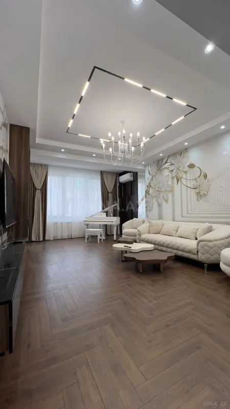 Satılır 4 otaqlı mənzil 230 m²