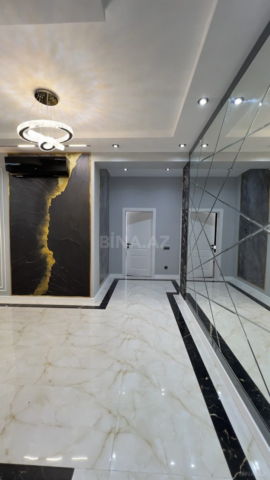 Satılır 4 otaqlı mənzil 230 m²