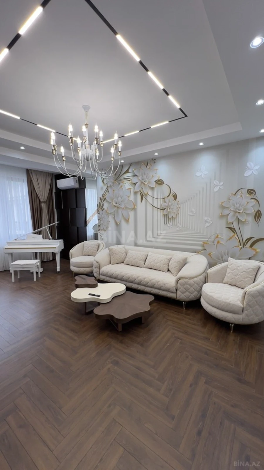 Satılır 4 otaqlı mənzil 230 m²