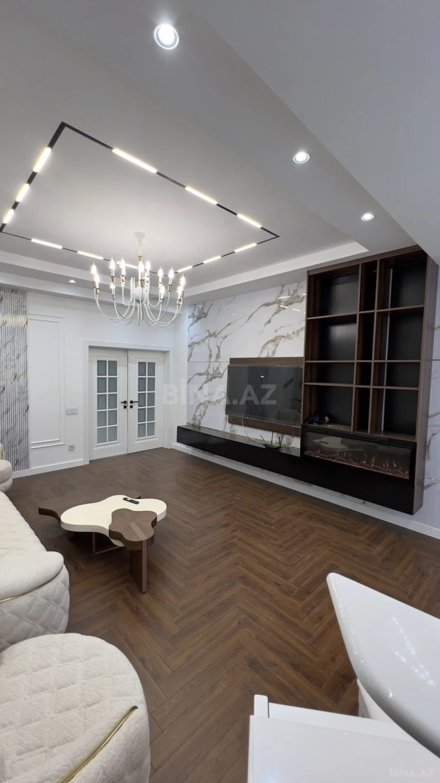 Satılır 4 otaqlı mənzil 230 m²