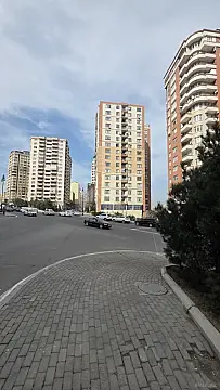 Satılır 4 otaqlı mənzil 181 m²