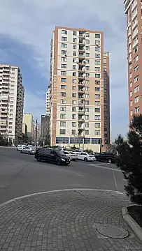 Satılır 4 otaqlı mənzil 181 m²