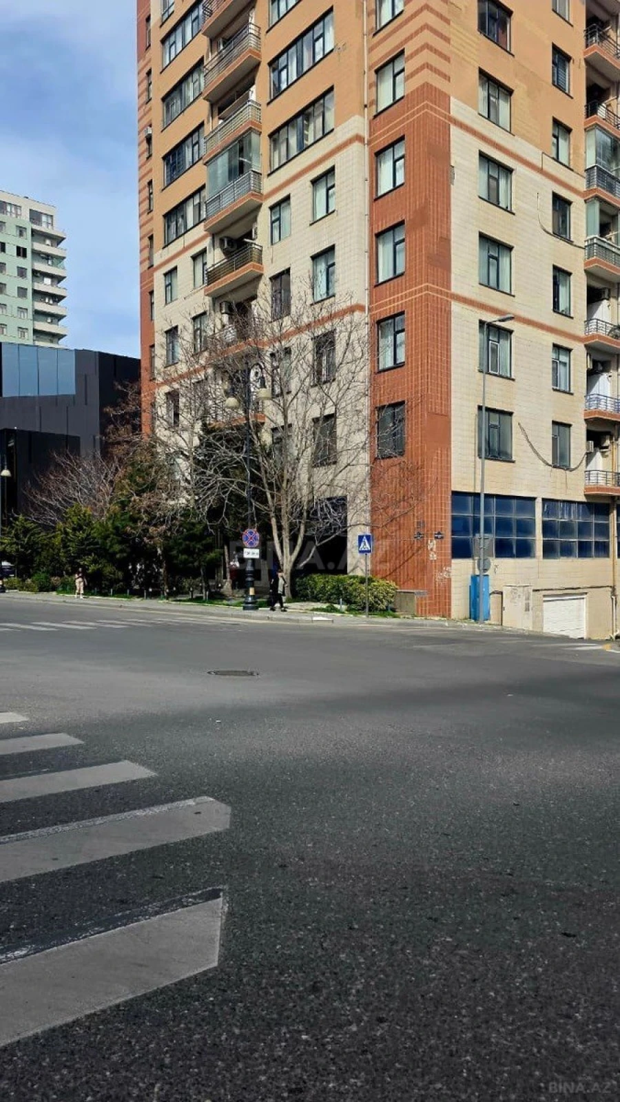 Satılır 4 otaqlı mənzil 181 m²