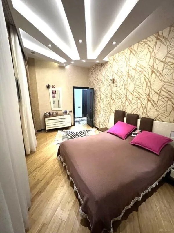 Satılır 4 otaqlı mənzil 160 m²