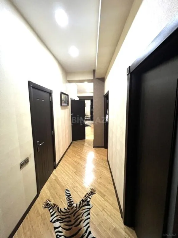 Satılır 4 otaqlı mənzil 160 m²